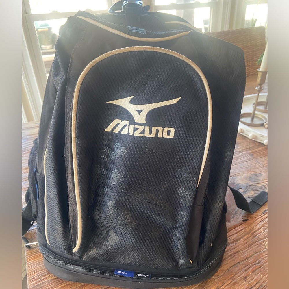 Mizuno backpack style baseball bag